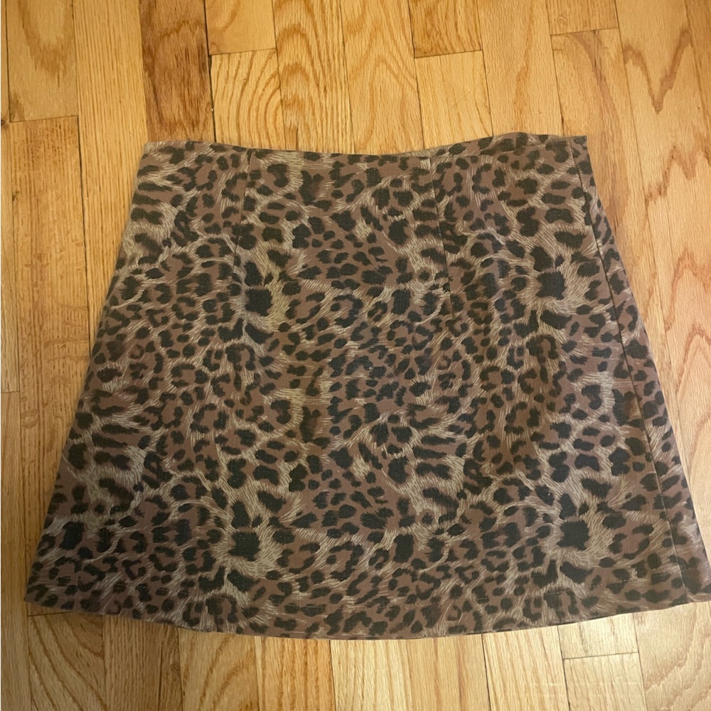 Olivaceous leopard print mini skirt, size M